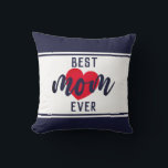 Coussin Cute Text Best Mama Ever With Heart<br><div class="desc">Elegant Mothers day Jetez l'oreiller avec un dicton mignon qui dit "Meilleure maman jamais" avec le coeur, Ce mignon oreiller à lancer est parfait pour votre fille pour la fête des mères et il peut être utilisé toute l'année. ! Un cadeau de fête des mères assez inhabituel... probablement différent de...</div>