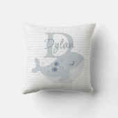 Coussin Cute Whale Modern Baby Nom du garçon Monogramme (Verso)