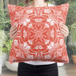 Coussin Cycle de vie des papillons Mandala<br><div class="desc">Cet oreiller à thème de papillon Monarque, avec ses oeuvres originales de mandala, apportera une touche d'enchantement à votre espace de vie. Ce coussin magnifiquement détaillé présente un design de mandala fascinant pour le cycle de vie des papillons, avec des détails dessinés à la main de chenilles monarques, feuilles d'algues,...</div>