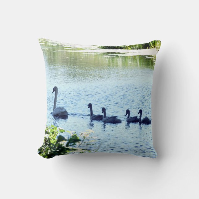 Coussin Cygne avec cygnets sur la rivière (Recto)