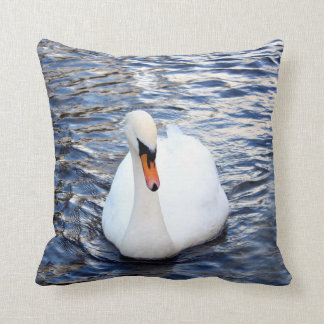 Coussin Cygnes sur l'eau