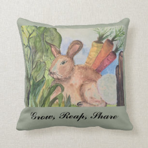 Coussin d'accent avec le lapin dans le jardin