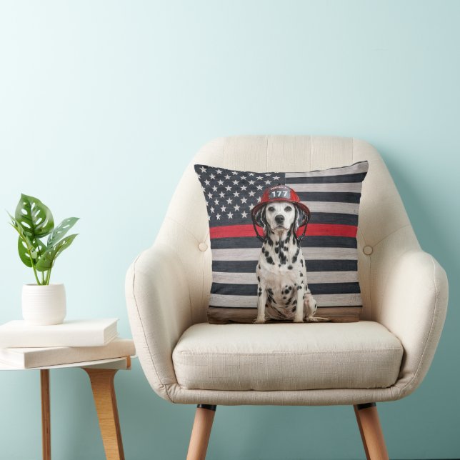 Coussin Dalmatien portant un casque de pompier (Chaise)