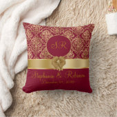 Coussin Damassé doré élégant sur monogramme bordeaux (Couverture)