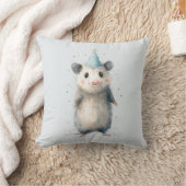 Coussin d'anniversaire Opossum • Décoration d'anim (Couverture)