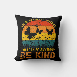 Coussin Dans Un Monde Où L'On Peut Être N'Importe Quoi Pou