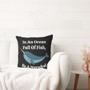 Coussin Dans un océan plein de typographie de poissons Ore