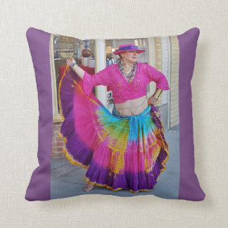 Coussin Danseur coloré de jupe