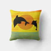 Coussin Dauphin de mère et de bébé au coucher du soleil (Verso)