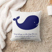 Coussin de baleine de thème d'océan de bleu marine (Couverture)