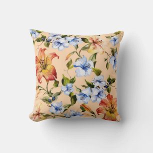 Coussin De beaux lys de tigre et de petites fleurs bleues