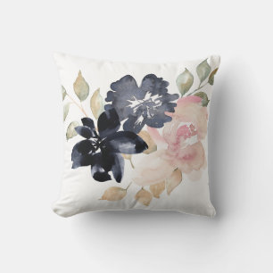 Coussin de belles fleurs d'aquarelle peintes se dispersent