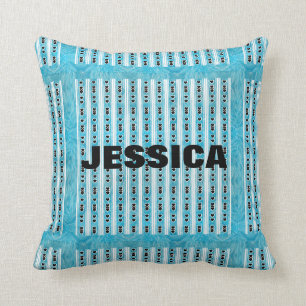 Coussin de conception de coeur avec le nom