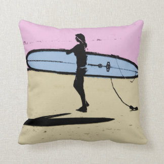 Coussin de fille de surfer, Copyright Karen J