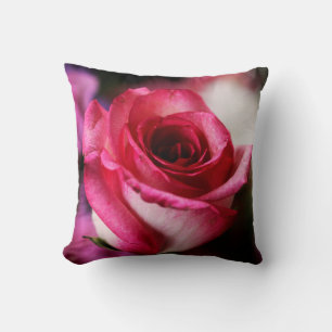 Coussin de fleurs rose rose