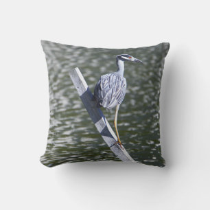 Coussin de héros de nuit à couronne jaune