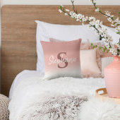 Coussin de jet à monogramme de calligraphie rose o