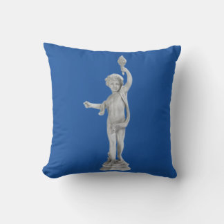 Coussin de jet d'ange de jardin tenant une torche