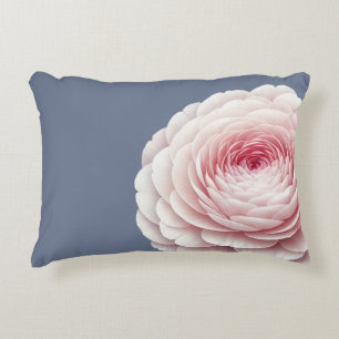 Coussin de jet romantique bleu ardoise aux fleurs 