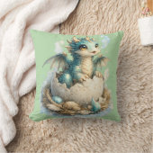 Coussin de jet vert dragon bébé mignon qui éclot (Couverture)