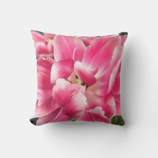 Coussin de jetée de photo florale de tulipe rose b