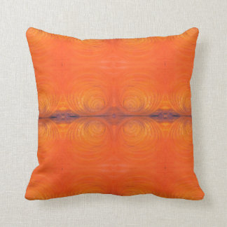 Coussin de tourbillon orange peint