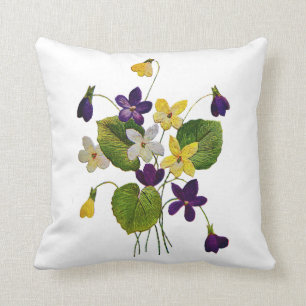 Coussin de violet brodé