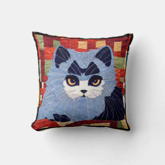 Coussin Décolletée de chat perse de denim bleu par kedoki