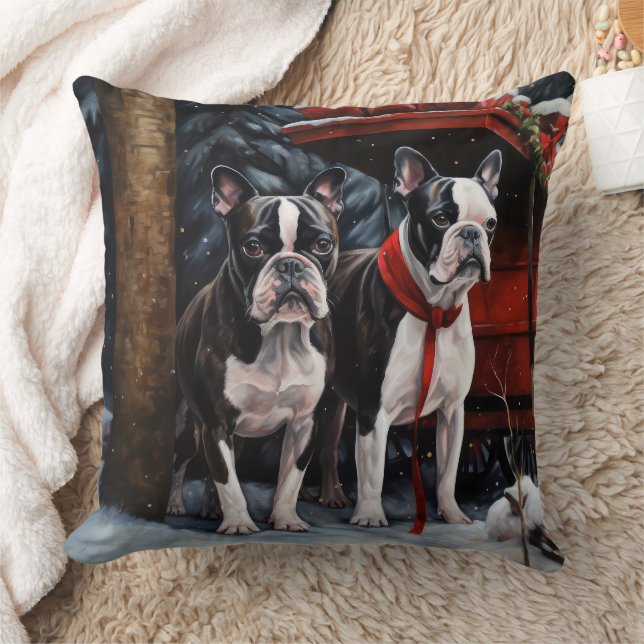 Coussin Décor de Noël de Boston Terrier Snowy Sleigh (Couverture)