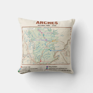 Coussin décoratif avec carte du sentier de randonn