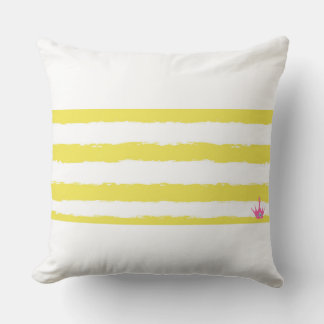 Coussin décoratif avec rayures jaunes et couronne
