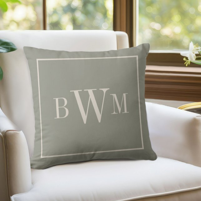 Coussin Décoratif Brodé de Lettres Initiales Vert Éternel  (Monogrammed Soft Evergreen & Off White Decorative Throw Pillow)