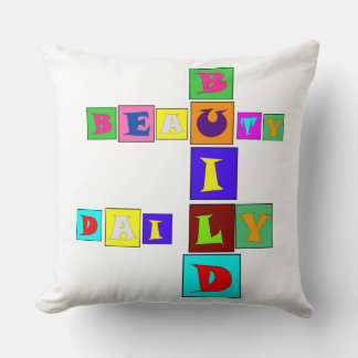 Coussin décoratif BUILD BEAUTY DAILY
