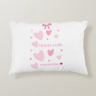 Coussin décoratif Coquette à nœud et cœurs roses —