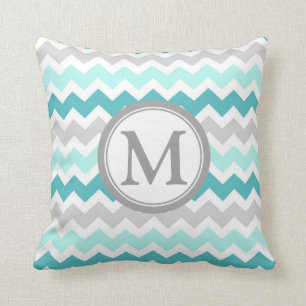 Coussin décoratif de monogramme gris de Chevron