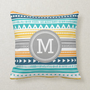 Coussin décoratif de monogramme tribal jaune bleu