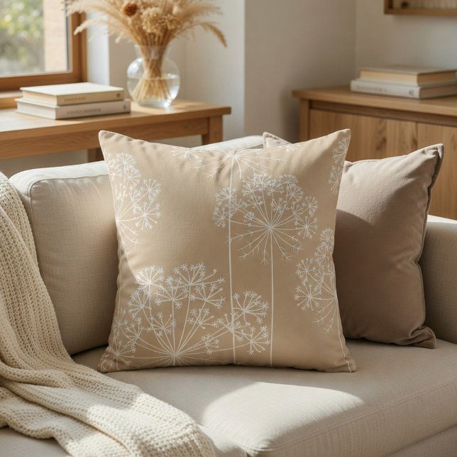 Coussin décoratif en beige doux à silhouette de fl (Créateur téléchargé)