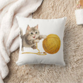 Coussin DécoratifJoli Petit Chat Roux avec une Pel (Couverture)