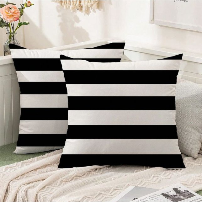 Coussin Décoration extérieure moderne rayée classique noir (Modern Outdoor Decor Black & White Classic Striped Outdoor Pillow)