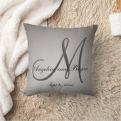 Coussin décoré d'un monogramme de mariage (Couverture)
