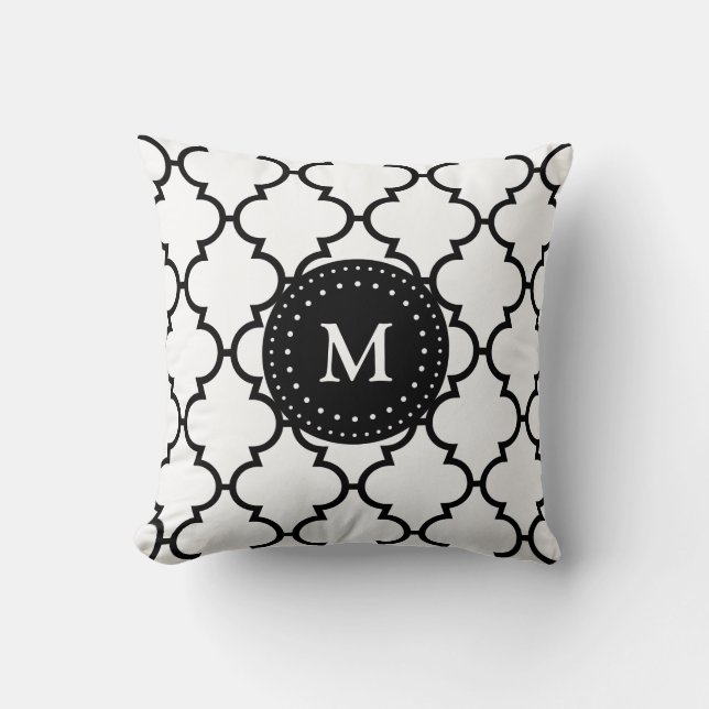 Coussin décoré d'un monogramme de motif noir blanc (Recto)