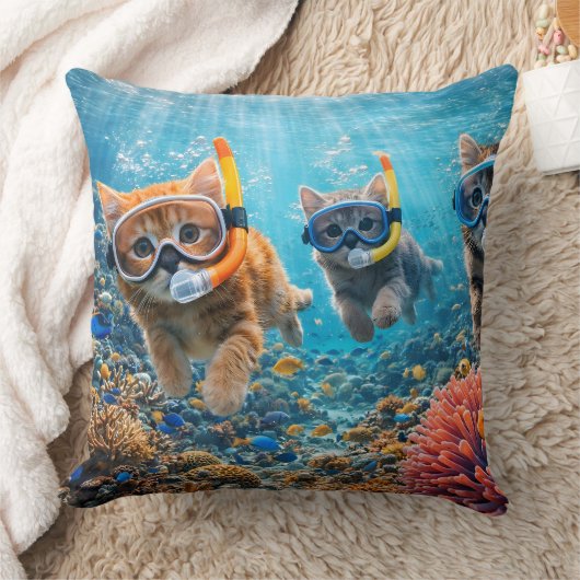 Coussin Deep sea diving kittens whimsical underwater snork (Couverture)