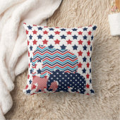 Coussin d'éléphant rouge, bleu et blanc (Couverture)