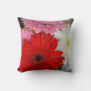 Coussin Des fleurs de gerber rose, rouge et blanc lancent