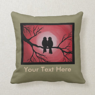 Coussin des inséparables sur une branche d'arbre