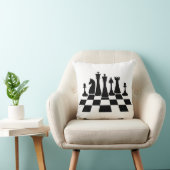 Coussin Des pièces d'échecs noires sur un échiquier (Chaise)