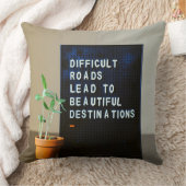 Coussin Des routes difficiles mènent à de belles destinati (Couverture)