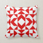 Coussin Design d'art géométrique vintage Red Christmas<br><div class="desc">Décor festif pour Noël ou toute l'année,  cette courtepointe classique de grange présente un motif de formes géométriques dans le rouge et le blanc éclatants.</div>