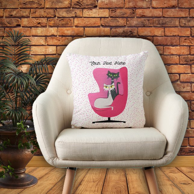 Coussin Deux chats sophistiqués du milieu du siècle Pink c (Two sophisticated mid century cats in pink chair on white with pink dots throw decorative pillow.)