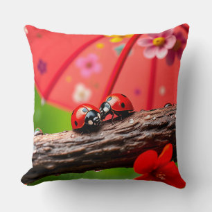 Coussin Deux coccinelles se reposant sur une brindille